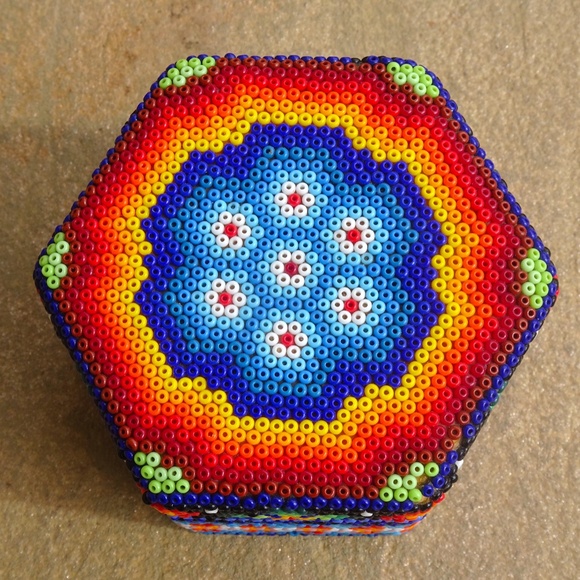 Colorful Vintage Beaded Mexican Folk Art Decorativ Box Handmade Huichol Treasure - Picture 2 of 9